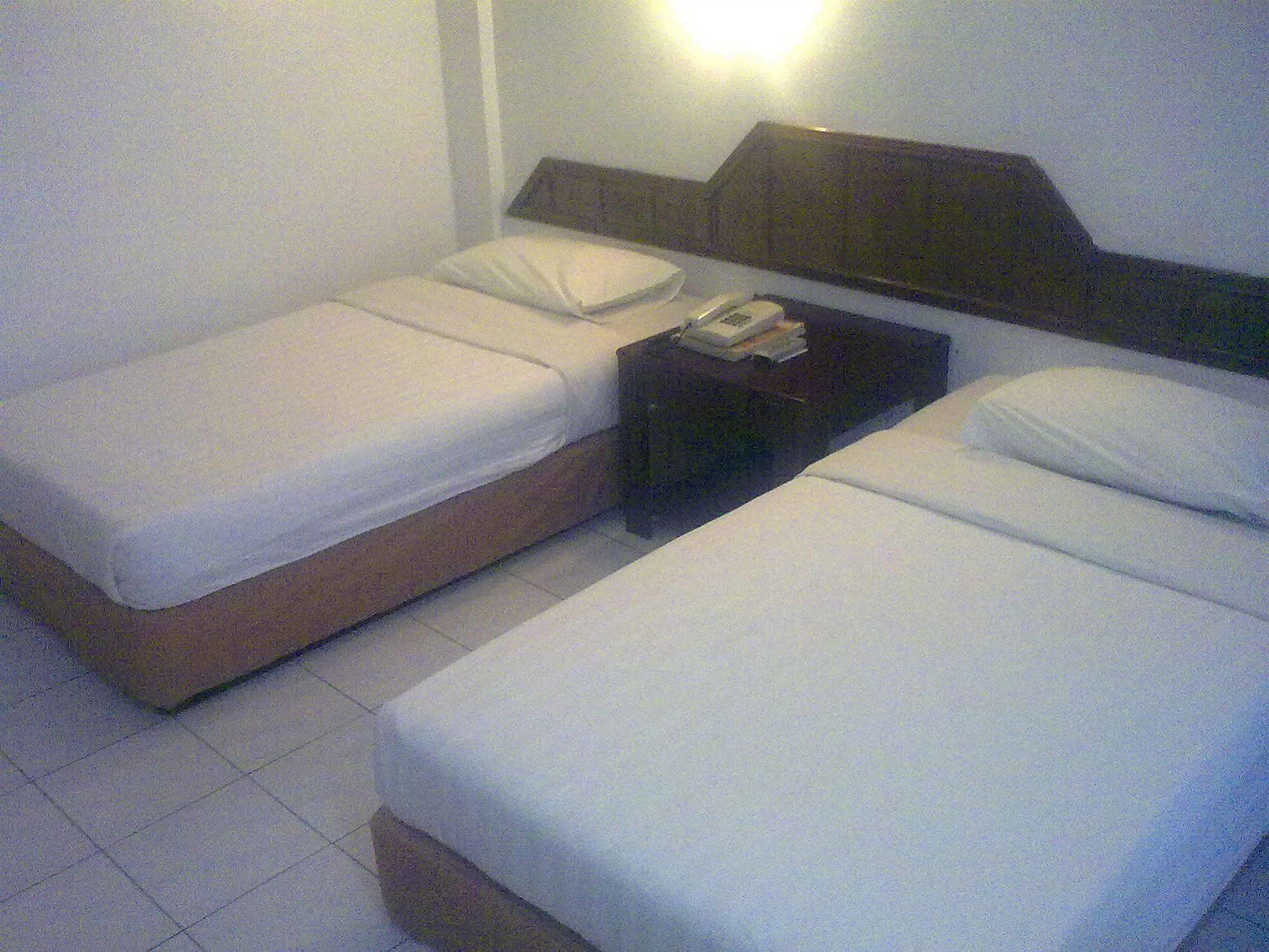 Palace Inn Miri Exterior foto
